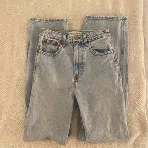 Abercrombie High Rise 90’s Relaxed Jean